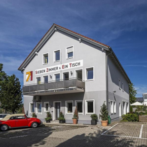 Sieben Zimmer & Ein Tisch